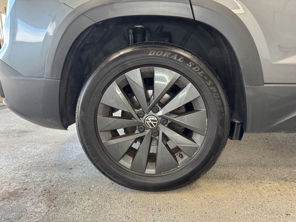 2022 Volkswagen Taos 1.5T S Alloy wheels