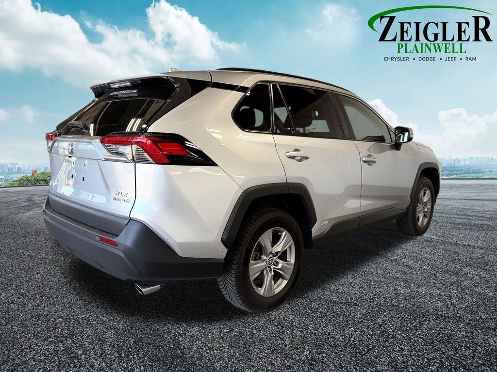 2022 Toyota RAV4 Hybrid XLE