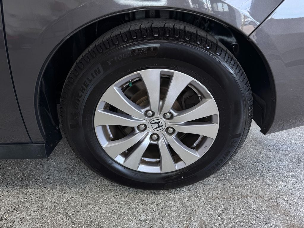 2017 Honda Odyssey EX-L A/V remote Headphones