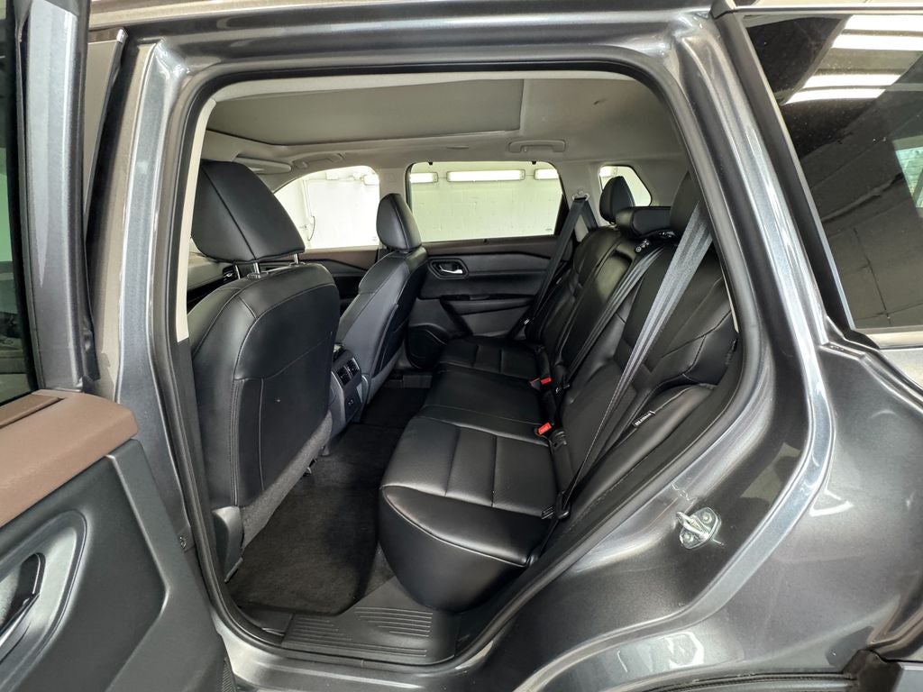 2023 Nissan Rogue SV Panoramic Moonroof