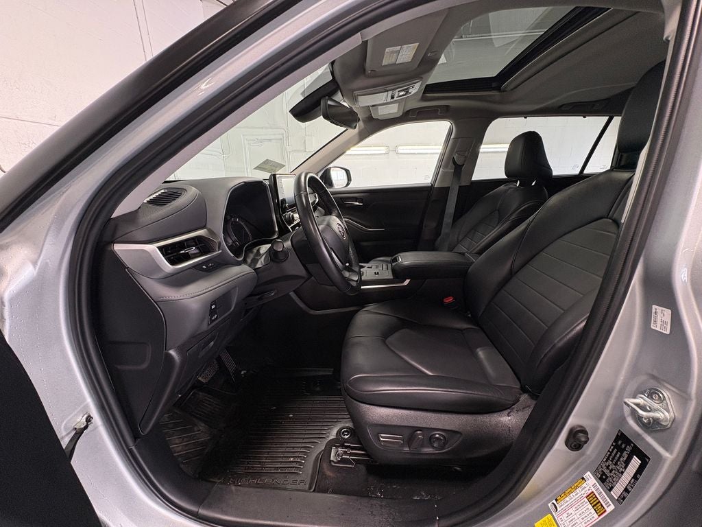 2022 Toyota Highlander Hybrid LE