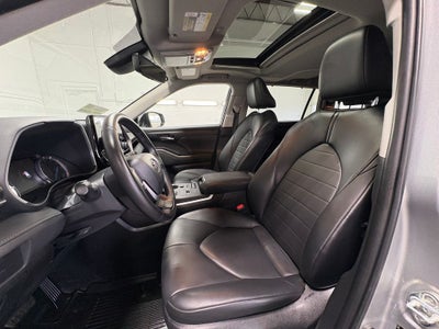2022 Toyota Highlander Hybrid XLE Power moonroof