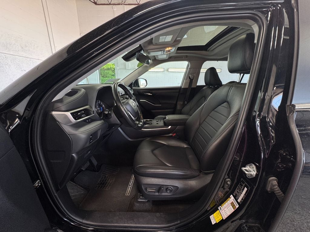 2024 Toyota Highlander Hybrid XLE 3rd row seats
