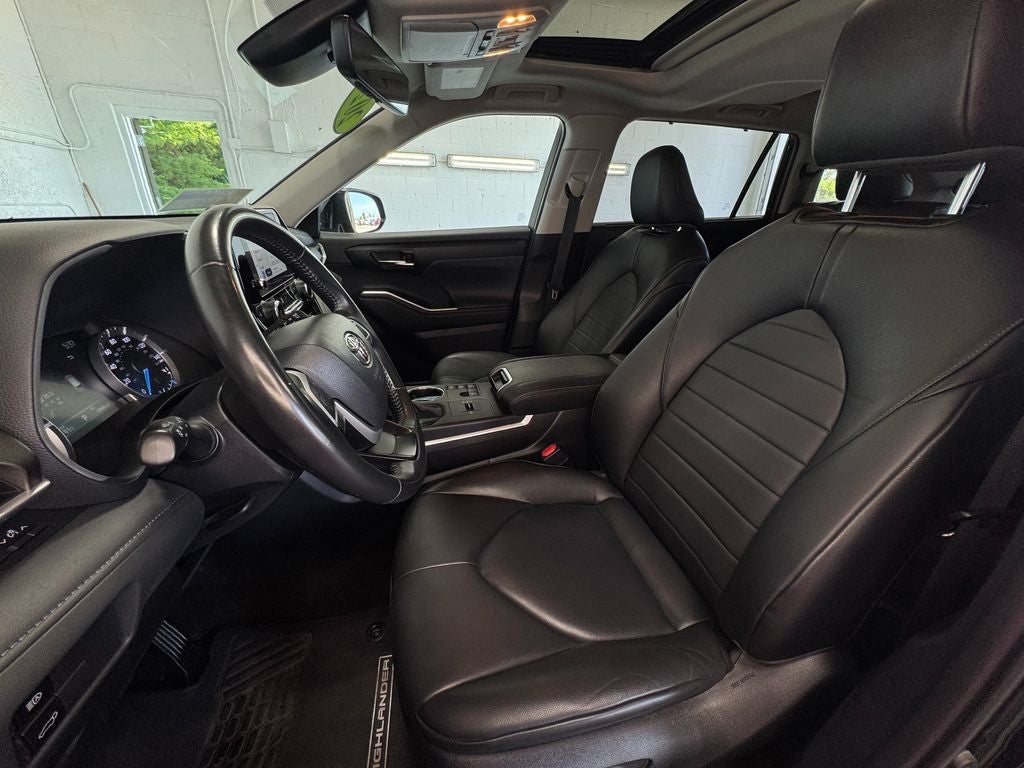2024 Toyota Highlander Hybrid XLE 3rd row seats