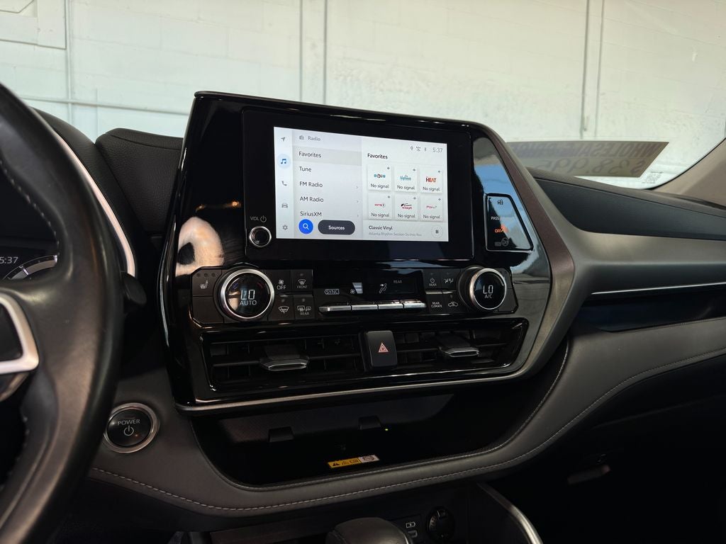 2024 Toyota Highlander Hybrid XLE 3rd row seats