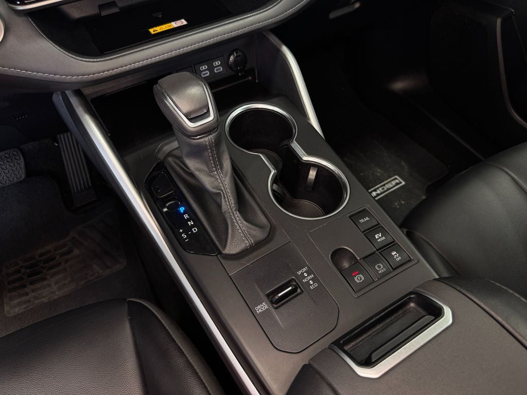 2024 Toyota Highlander Hybrid XLE 3rd row seats