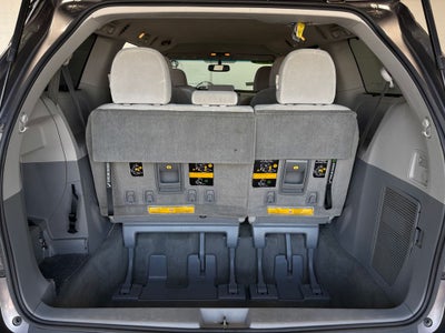 2011 Toyota Sienna LE 8 Passenger