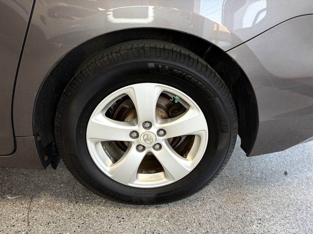 2011 Toyota Sienna LE 8 Passenger