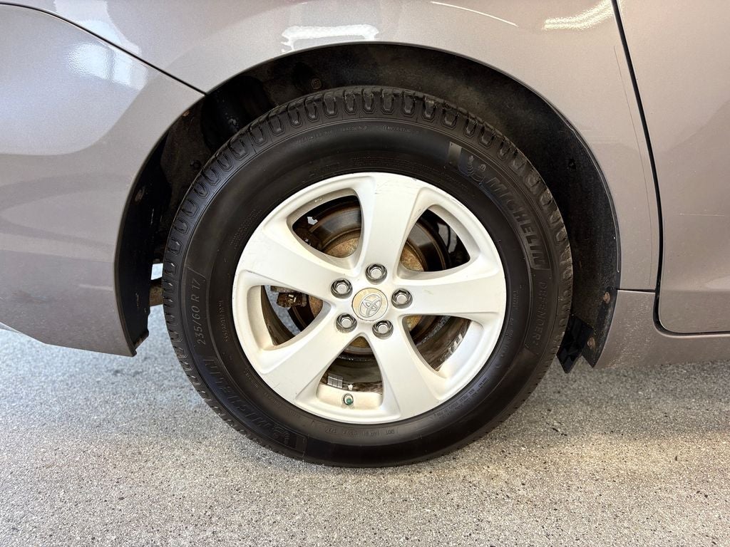 2011 Toyota Sienna LE 8 Passenger