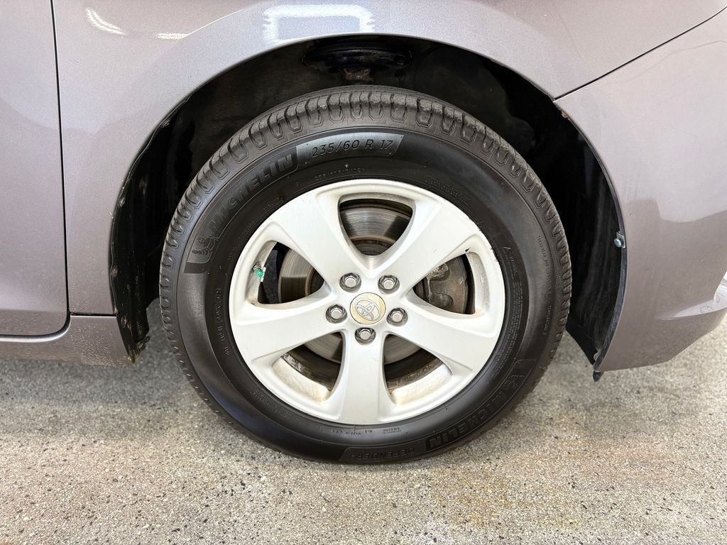 2011 Toyota Sienna LE 8 Passenger