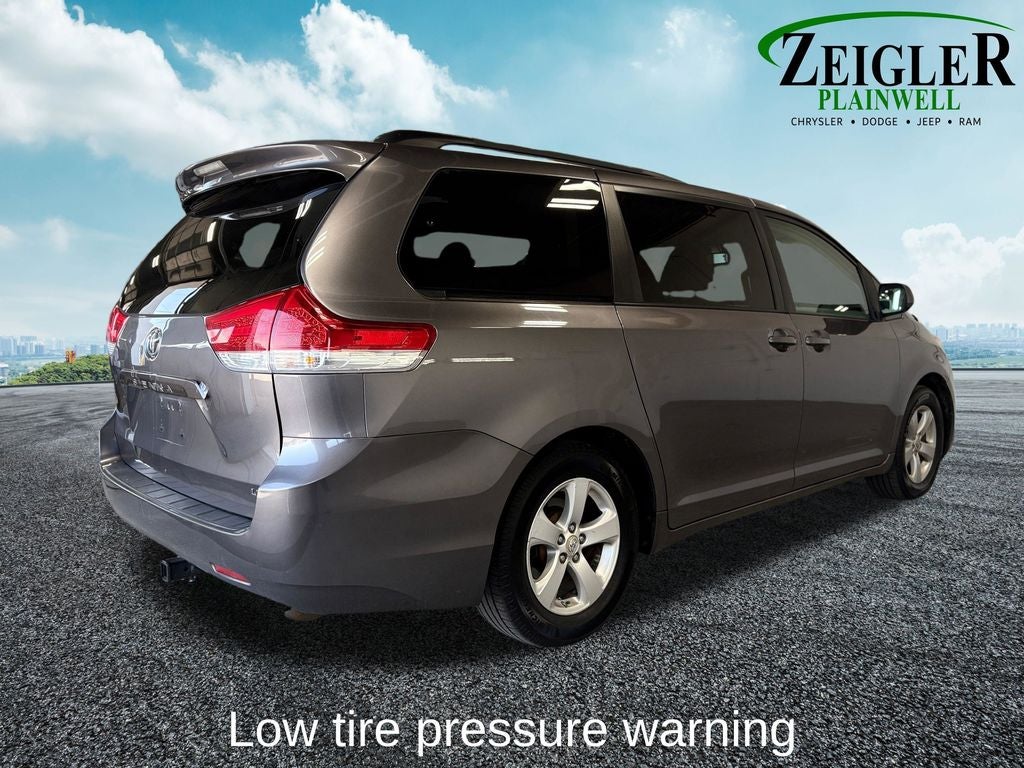 2011 Toyota Sienna LE 8 Passenger