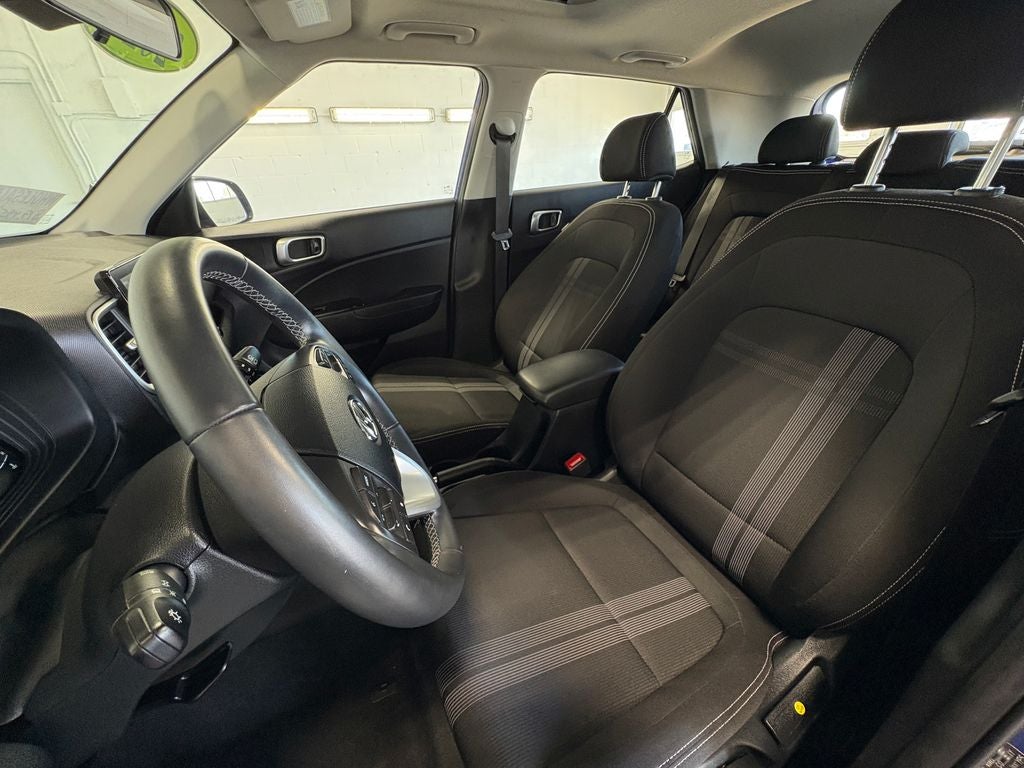 2025 Hyundai Venue SEL Apple CarPlay & Android Auto