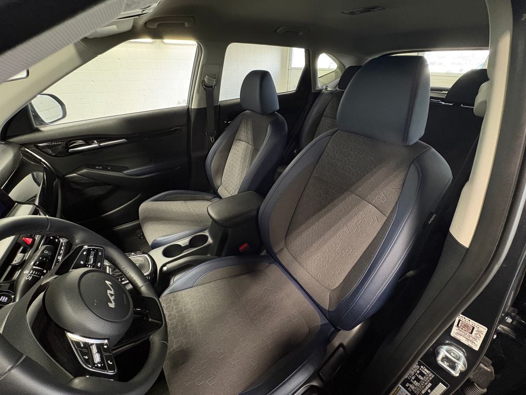 2024 Kia Seltos S Apple CarPlay & Android Auto