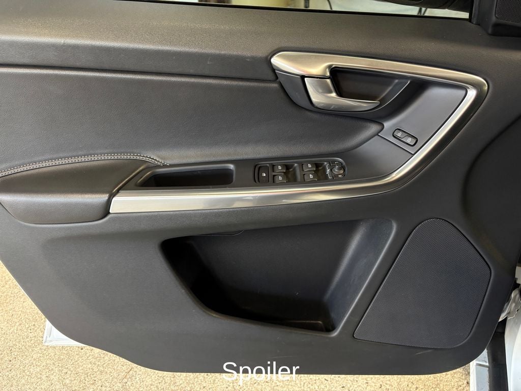 2017 Volvo XC60 T6 R-Design