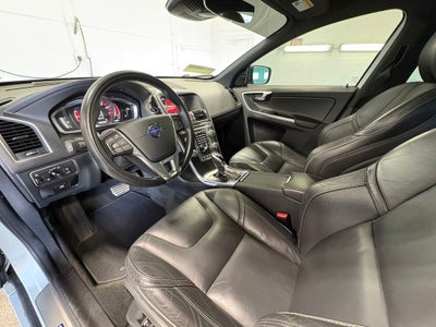 2017 Volvo XC60 T6 R-Design