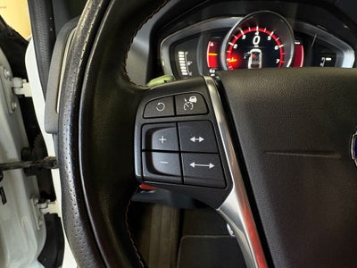 2017 Volvo XC60 T6 R-Design