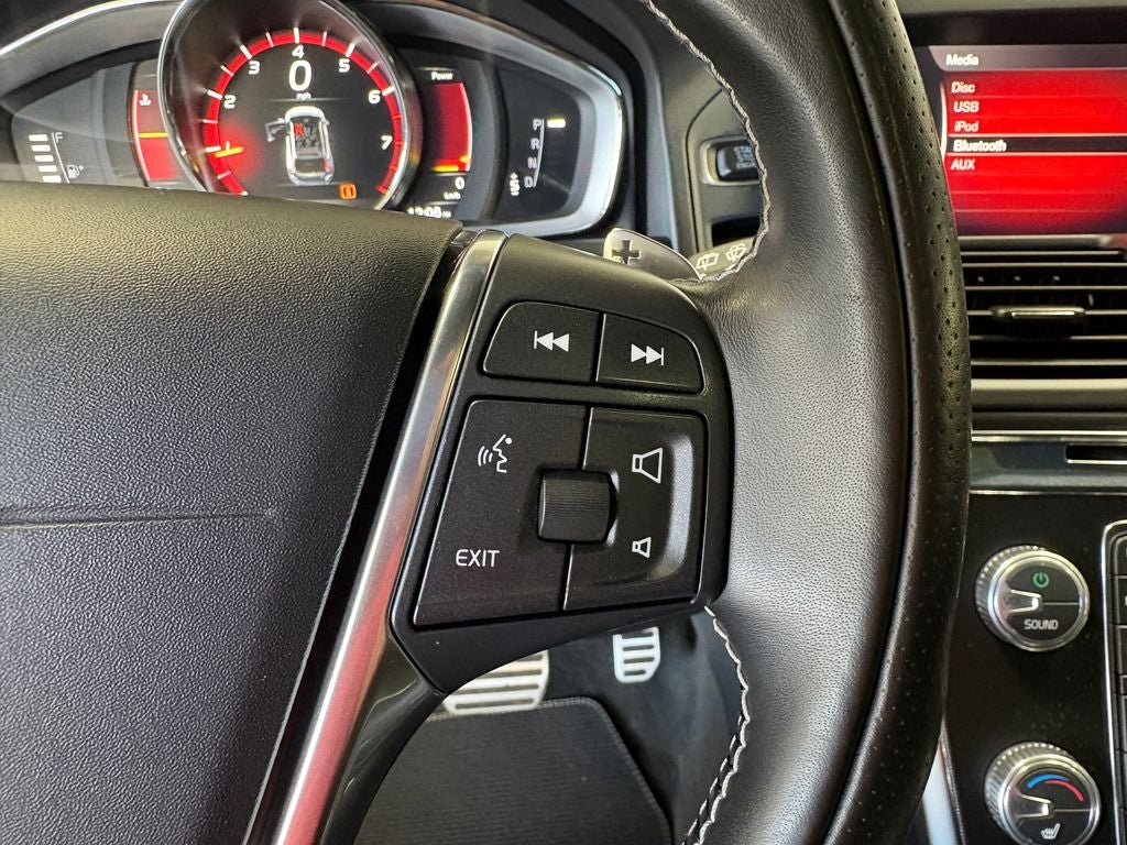 2017 Volvo XC60 T6 R-Design