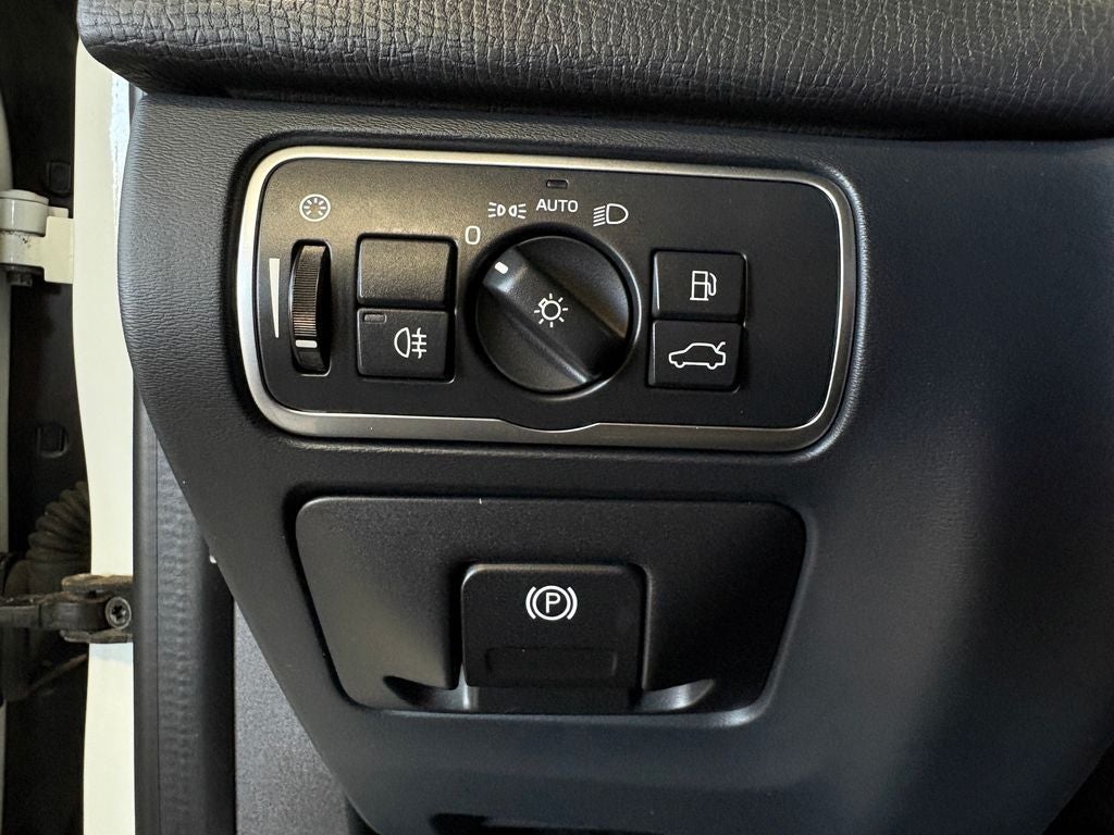 2017 Volvo XC60 T6 R-Design