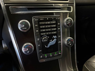 2017 Volvo XC60 T6 R-Design