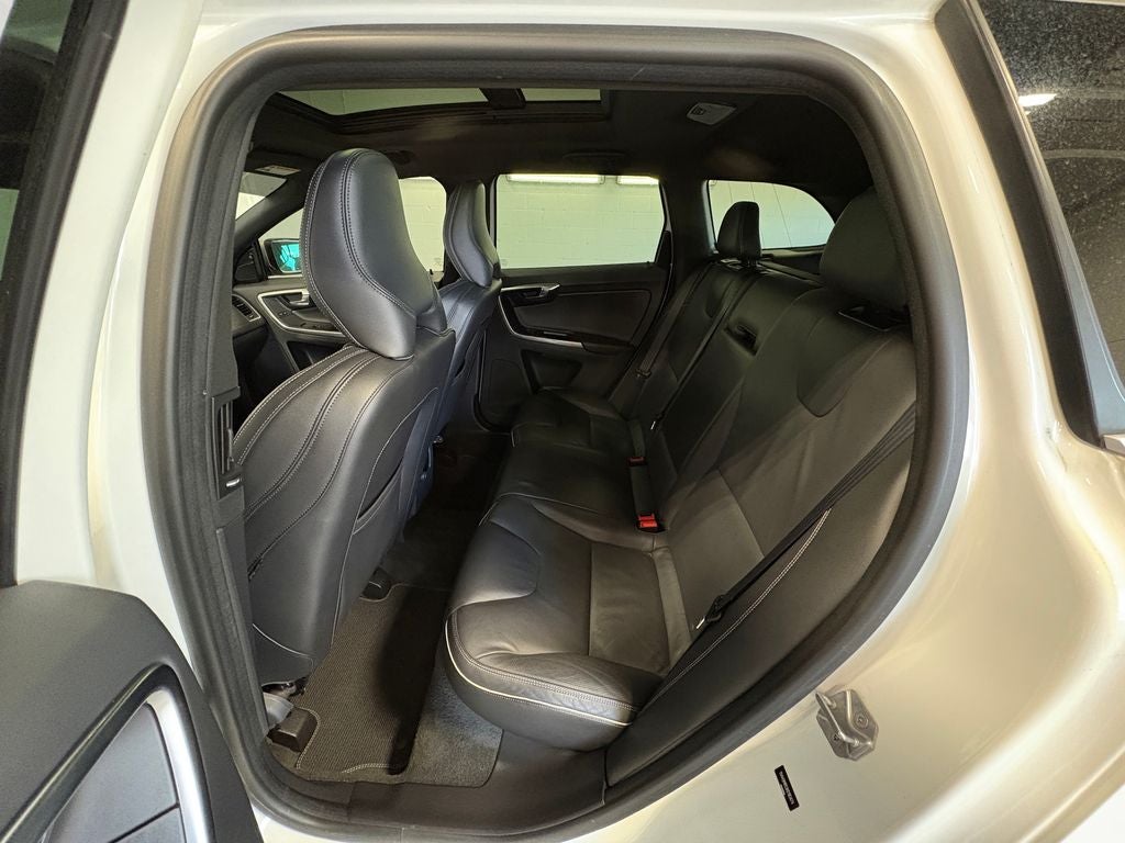 2017 Volvo XC60 T6 R-Design