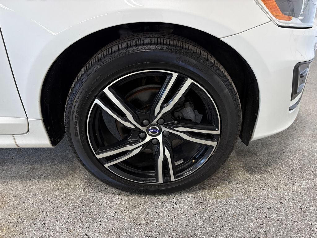 2017 Volvo XC60 T6 R-Design