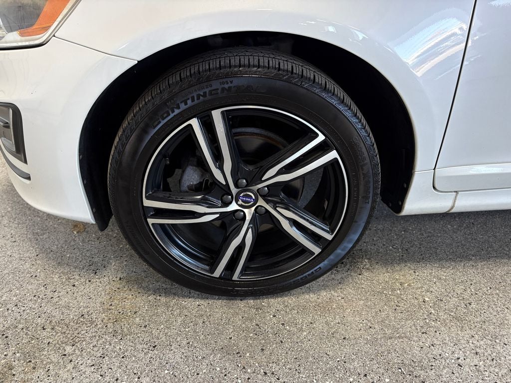 2017 Volvo XC60 T6 R-Design