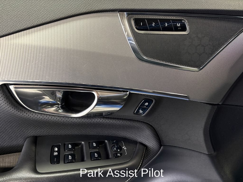 2016 Volvo XC90 T6 R-Design