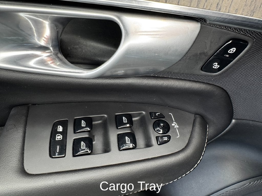 2024 Volvo XC90 Recharge Plug-In Hybrid Ultimate Lounge Package