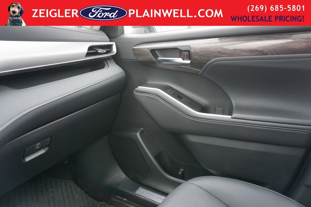 2025 Toyota Highlander Hybrid Platinum