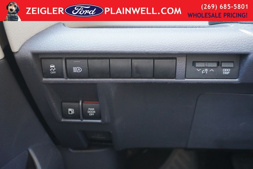 2021 Toyota Sienna LE 8 Passenger