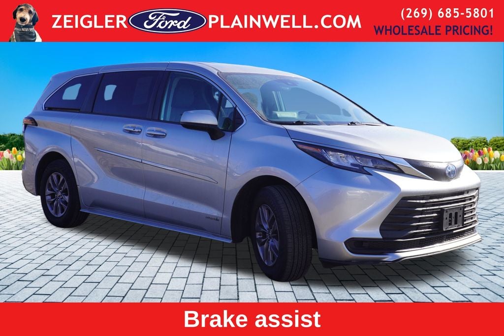 2021 Toyota Sienna LE 8 Passenger