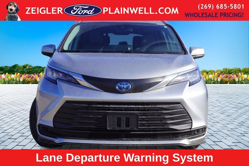 2021 Toyota Sienna LE 8 Passenger