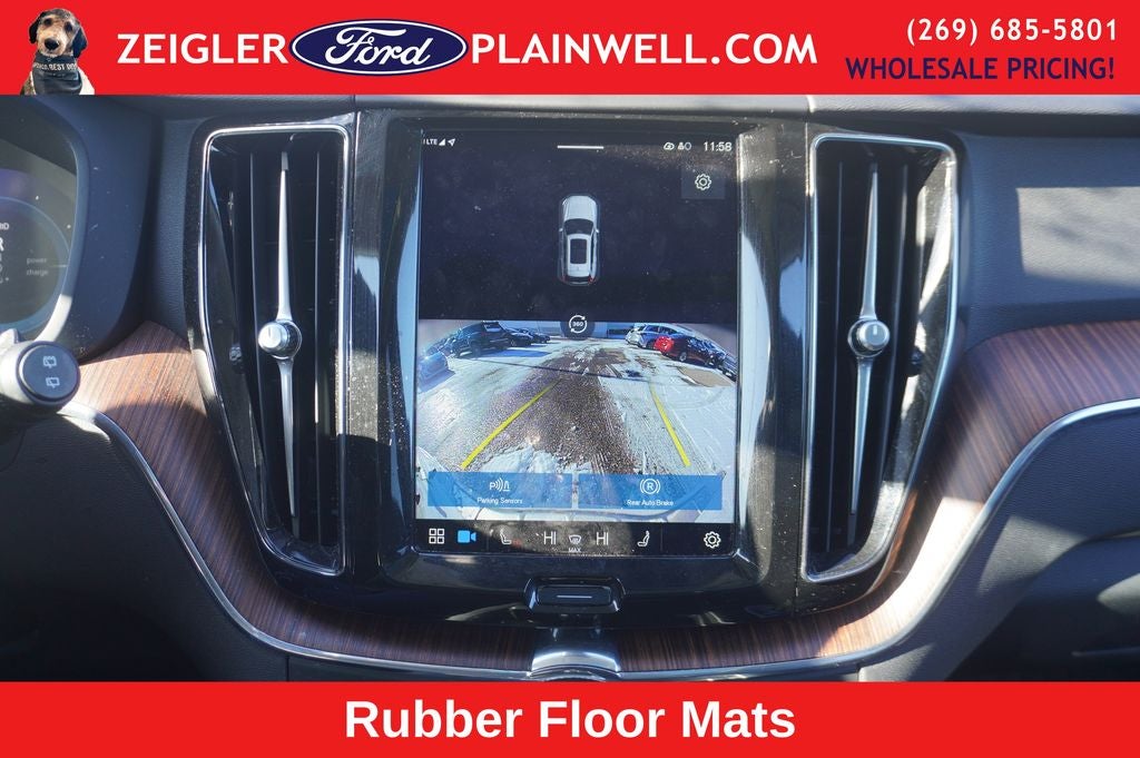 2023 Volvo XC60 Recharge Plug-In Hybrid T8 Plus Dark Theme