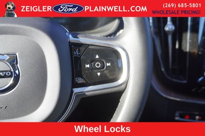 2023 Volvo XC60 Recharge Plug-In Hybrid T8 Plus Dark Theme