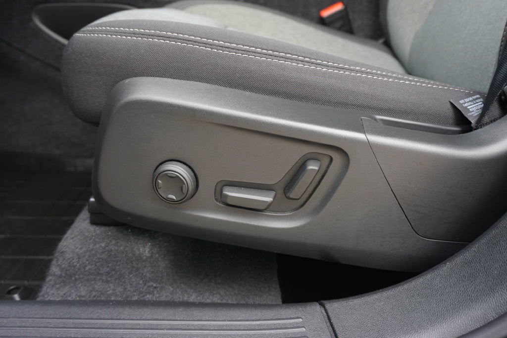 2024 Volvo XC40 B5 Core