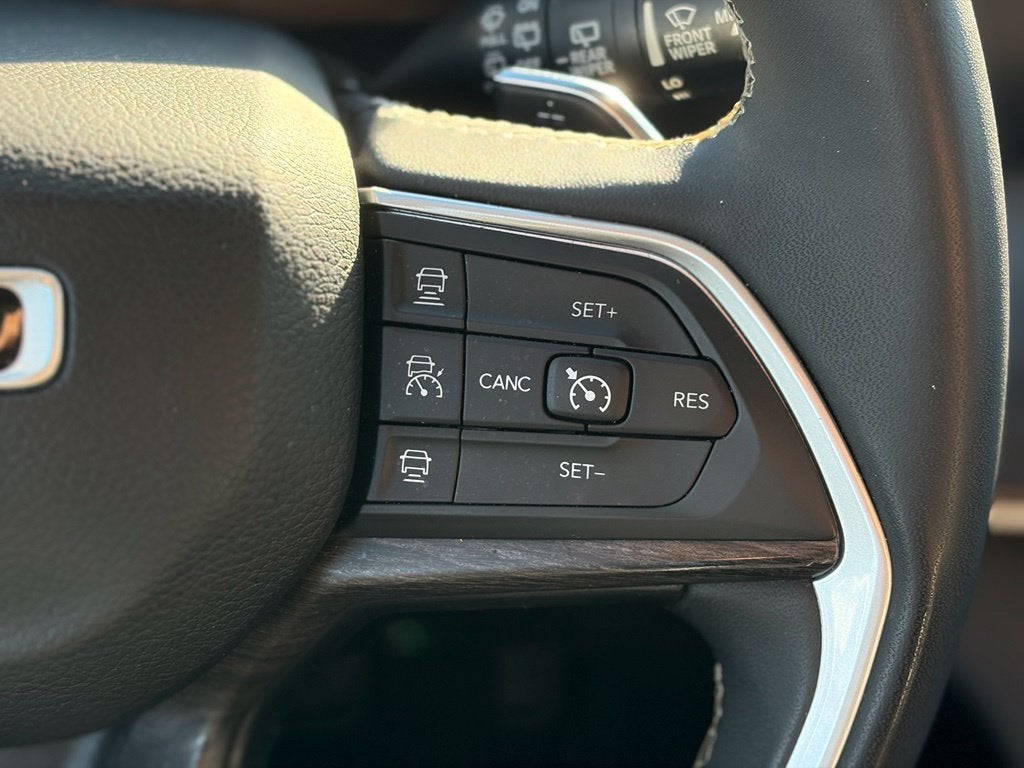 2023 Jeep Grand Cherokee L Limited * Certified Pre-Owned *