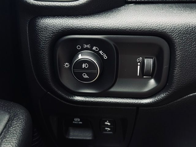 2022 RAM 1500 Big Horn Crew Cab 4x4 5'7' Box