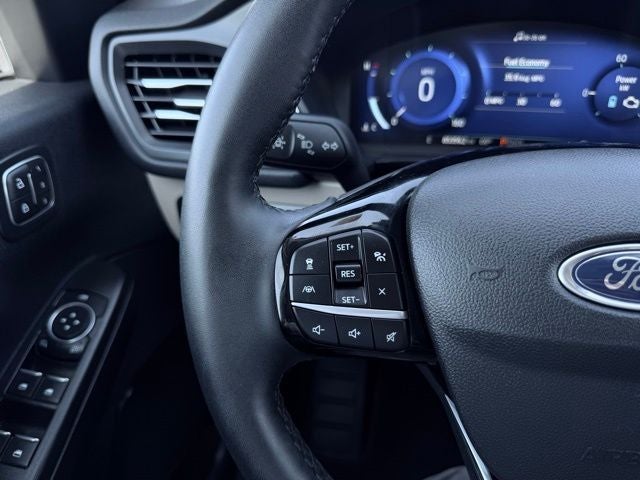2022 Ford Escape Hybrid Titanium Hybrid