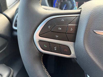 2025 Chrysler Pacifica Select * Certified Pre-Owned *