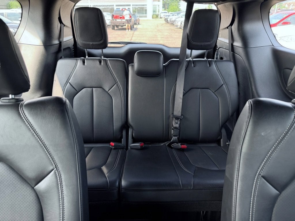 2025 Chrysler Pacifica Select * Certified Pre-Owned *