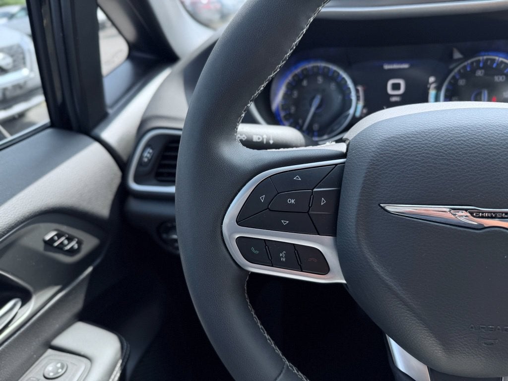 2025 Chrysler Pacifica Select * Certified Pre-Owned *