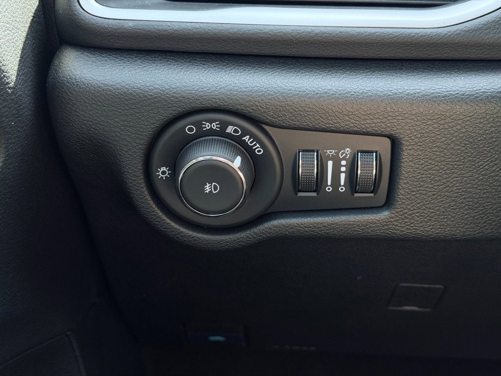 2025 Chrysler Pacifica Select * Certified Pre-Owned *