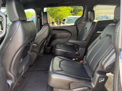 2025 Chrysler Pacifica Select * Certified Pre-Owned *