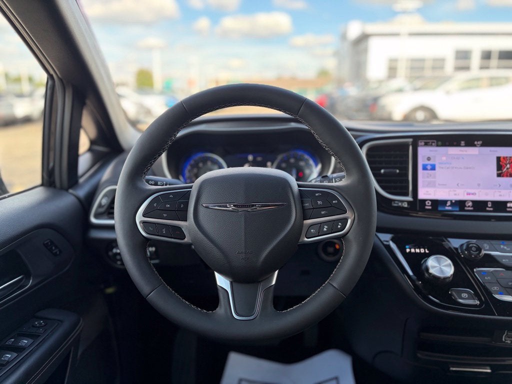 2025 Chrysler Pacifica Select * Certified Pre-Owned *