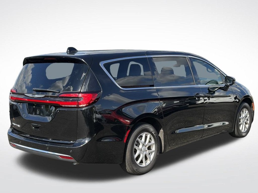 2025 Chrysler Pacifica Select * Certified Pre-Owned *