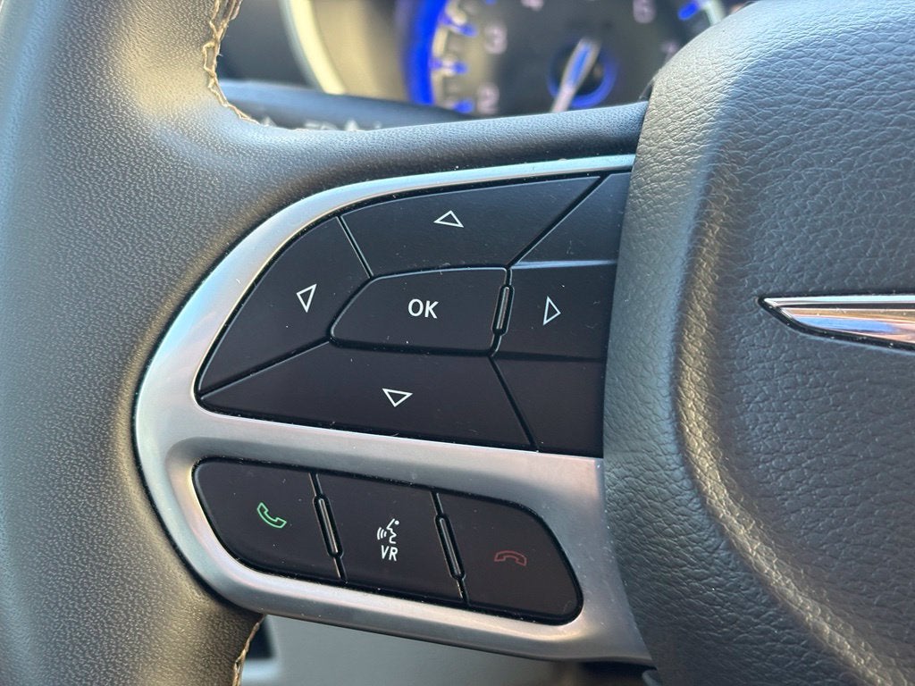 2024 Chrysler Pacifica Touring L * Certified Pre-Owned *
