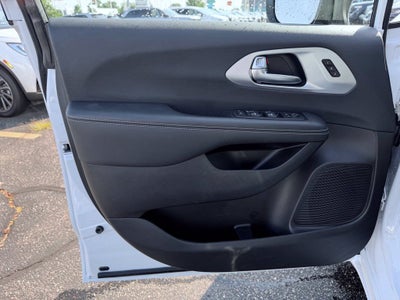2025 Chrysler Pacifica Limited * Certified Pre-Owned *