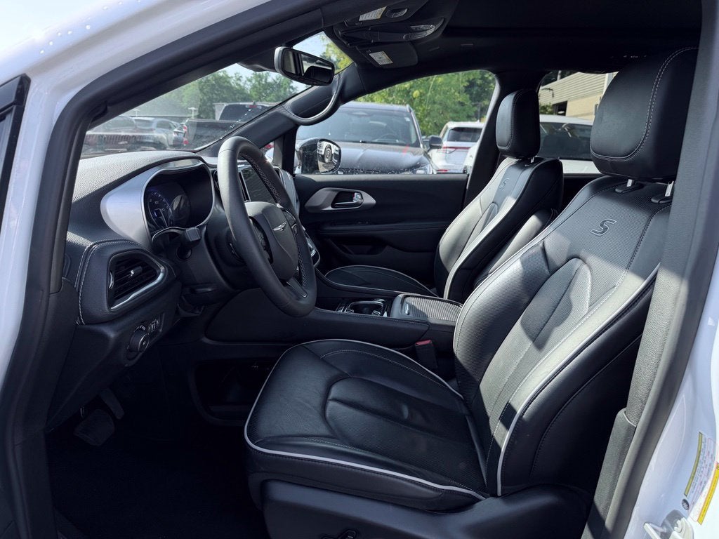 2025 Chrysler Pacifica Limited * Certified Pre-Owned *