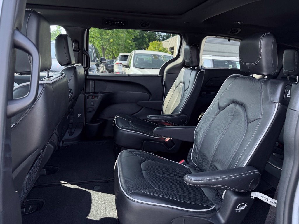 2025 Chrysler Pacifica Limited * Certified Pre-Owned *