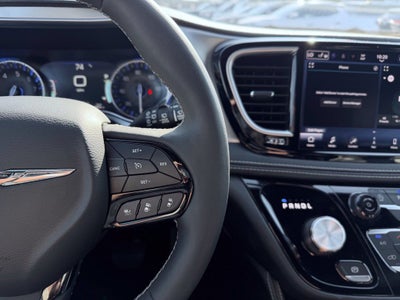 2025 Chrysler Pacifica Limited * Certified Pre-Owned *
